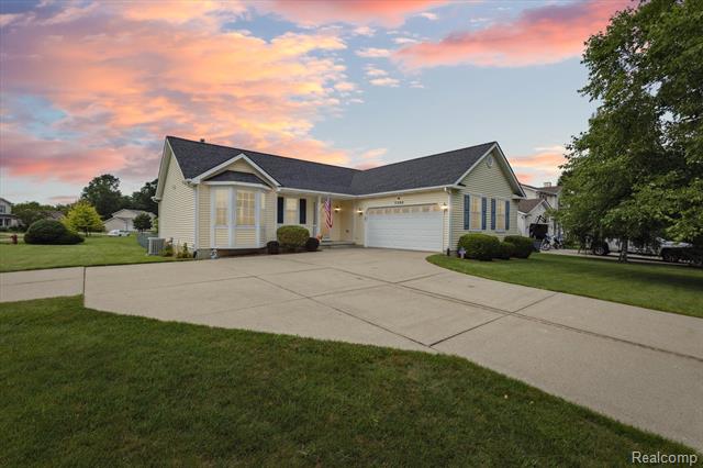 front view picture of 7206 Glen Oak Court, Grand Blanc, MI. 48439