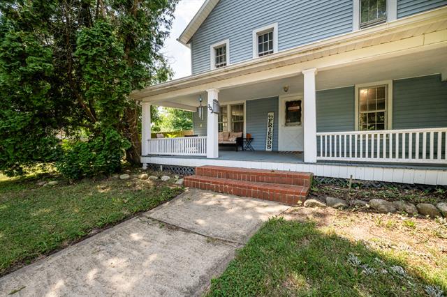 front view picture of 302 Sylvan Street, Buchanan, MI. 49107