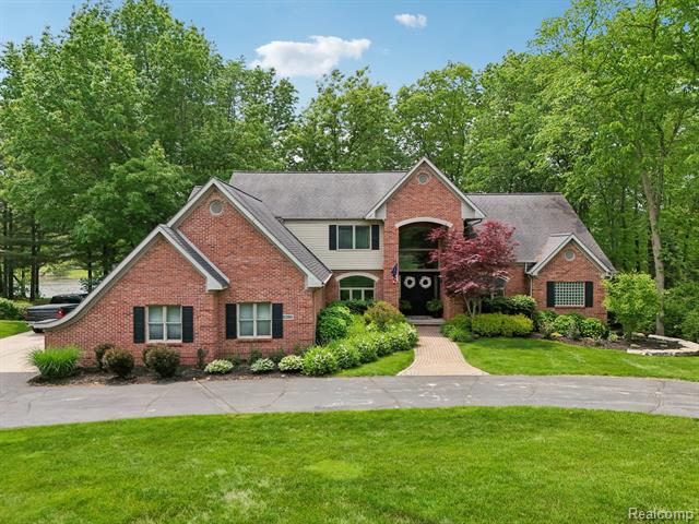 front view picture of 8395 Riverwalk Drive, Fenton, MI. 48430