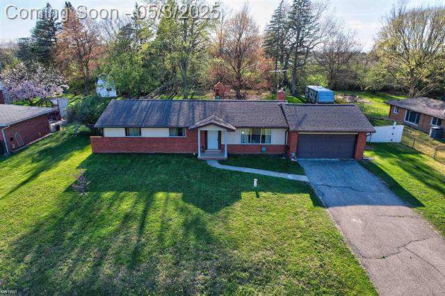 front view picture of 8162 Dungarvin Drive, Grand Blanc, MI. 48439