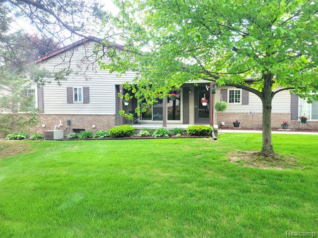front view picture of 5045 Sandalwood Drive, Grand Blanc, MI. 48439