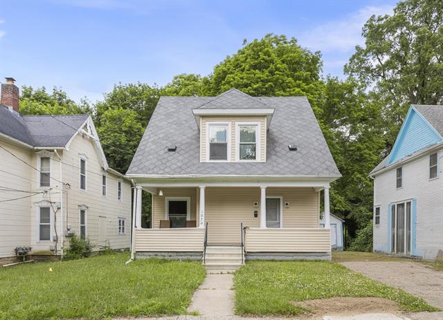 front view picture of 1030 S Jackson Street, Jackson, MI. 49203