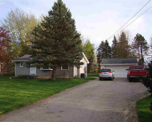 front view picture of 6030 Sun Valley Drive, Grand Blanc, MI. 48439