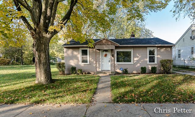front view picture of 2213 Mc Ilwraith Street, Muskegon, MI. 49444