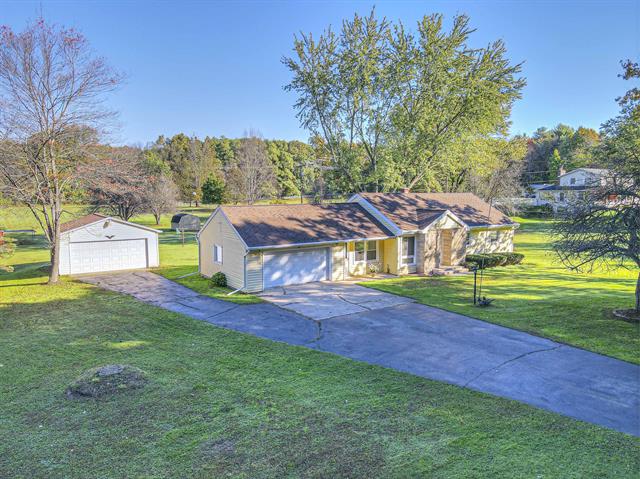 front view picture of 2350 Hatch Road, Jackson, MI. 49201