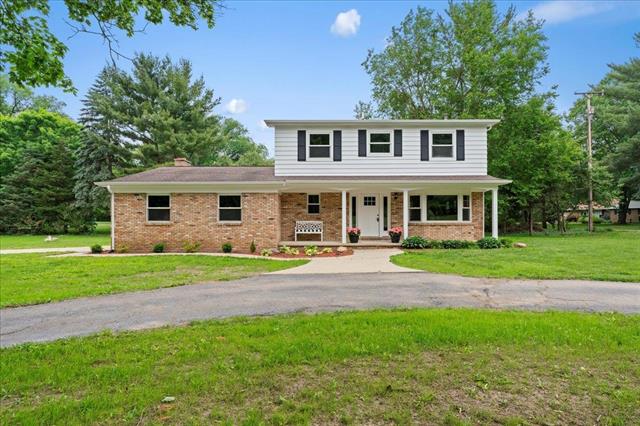 front view picture of 795 Riverbend, Owosso, MI. 48867