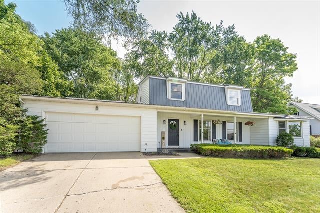 front view picture of 212 S Hillcrest Street, Greenville, MI. 48838