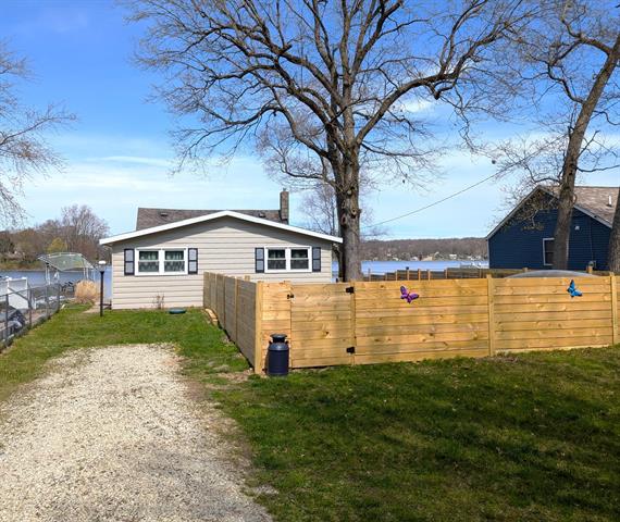 front view picture of 11720 Coon Hollow Road, Three Rivers, MI. 49093