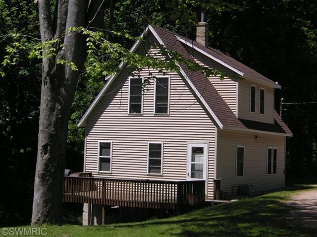 front view picture of 753 Superior Street, South Haven, MI. 49090