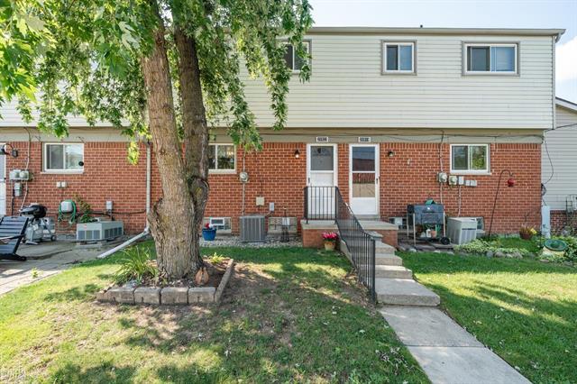 front view picture of 20922 Hunt Dr, Roseville, MI. 48066