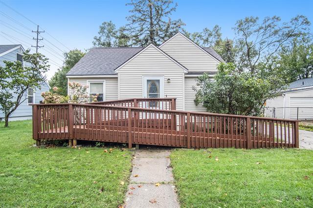front view picture of 116 Wadsworthsw  Street, Grand Rapids, MI. 49548