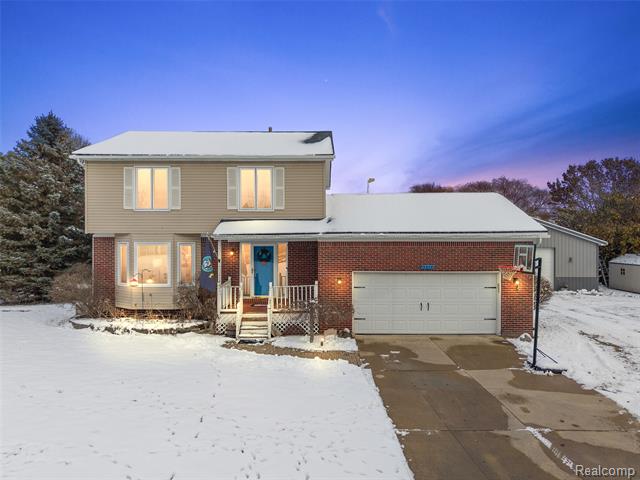 front view picture of 3373 Glover Road, Almont, MI. 48003