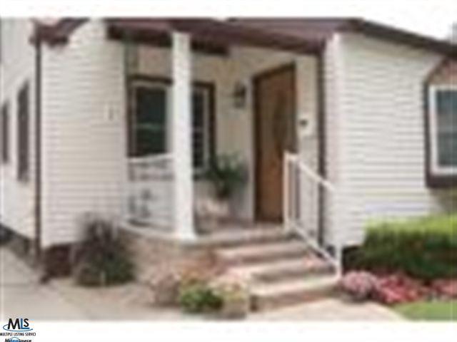 front view picture of 305 Kenwood Ave, Royal Oak, MI. 48067