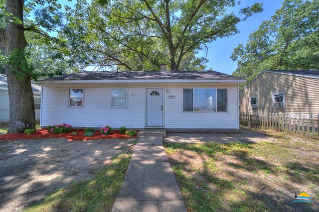 front view picture of 2115 Valley Street, Muskegon, MI. 49444