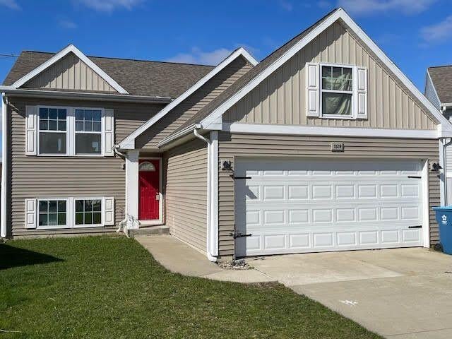 front view picture of 1329 Ellery Grove Court, Vicksburg, MI. 49097