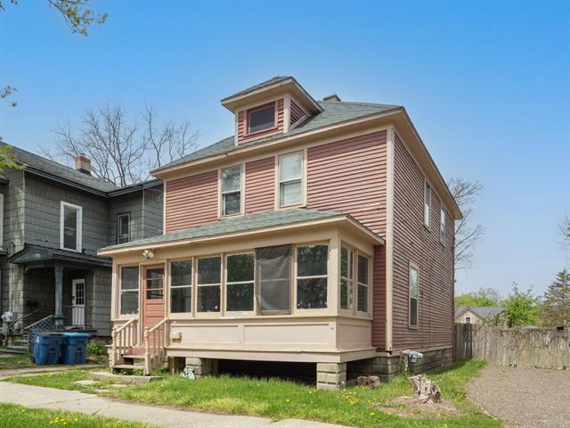 front view picture of 734 Mccourtie Street, Kalamazoo, MI. 49008