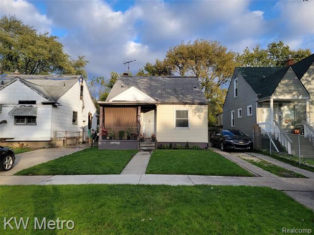 front view picture of 8068 Stahelin Avenue, Detroit, MI. 48228