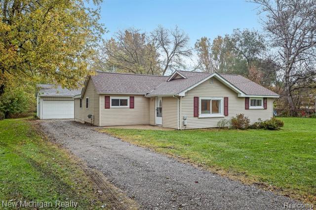 front view picture of 10147 Clark Road, Davison, MI. 48423