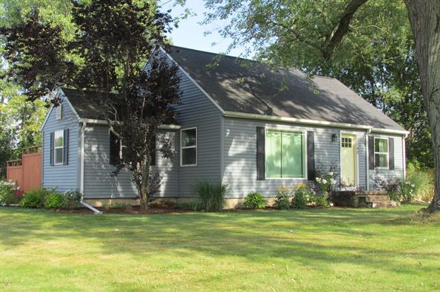 front view picture of 2140 Kinneynw  Avenue, Grand Rapids, MI. 49534