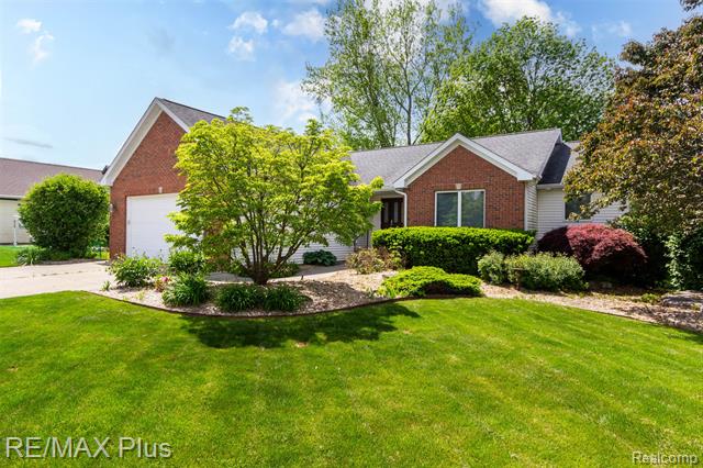 front view picture of 353 Golfsides  Drive, Lapeer, MI. 48446