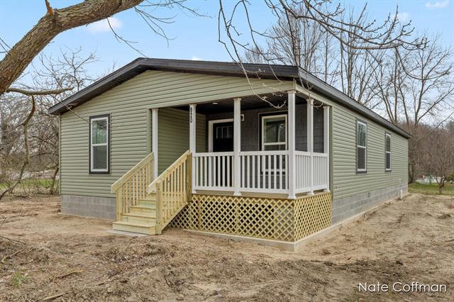 front view picture of 920 S Ravenna Road, Ravenna, MI. 49451