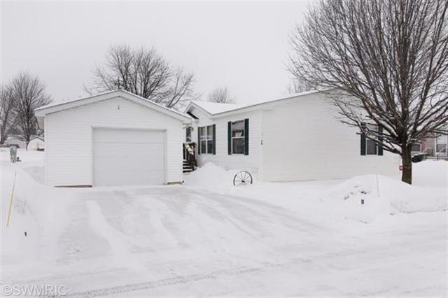 front view picture of 501 N Us 131 Highway, White Pigeon, MI. 49099