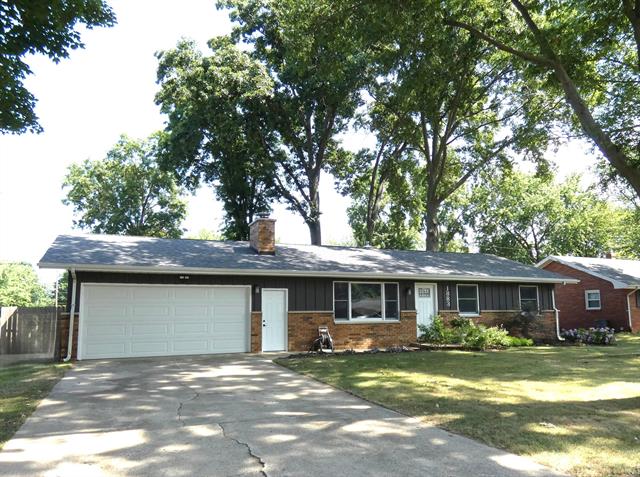front view picture of 1883 N Cambridge Place, Saint Joseph, MI. 49085