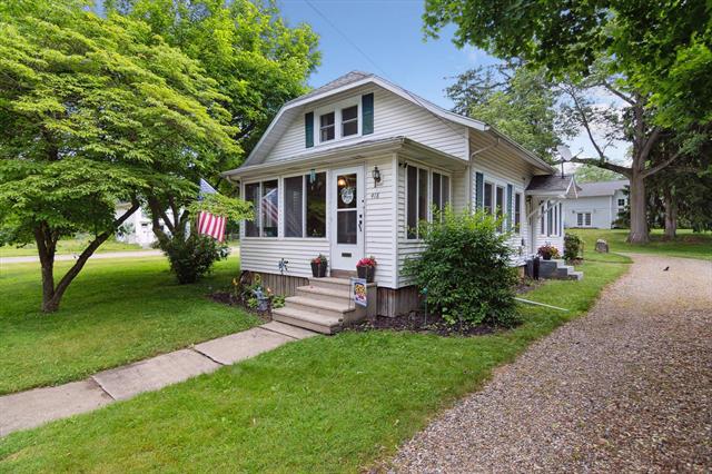 front view picture of 418 N Madison Street, Marshall, MI. 49068