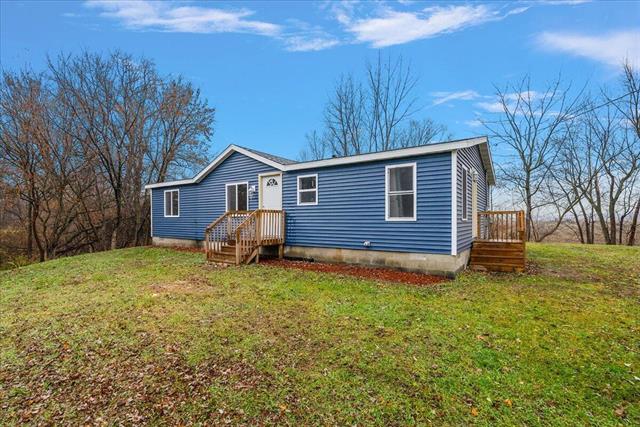 front view picture of 1465 64Th Street, Fennville, MI. 49408