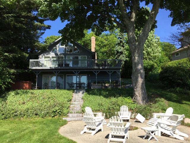 front view picture of 143 Park Street, Saugatuck, MI. 49453