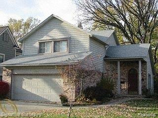 front view picture of 32239 Auburn Dr, Franklin, MI. 48025