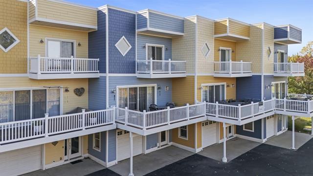 front view picture of 21 Diamond Point, New Buffalo, MI. 49117