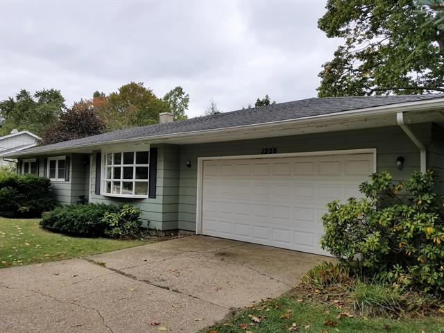 front view picture of 1220 Monroe, South Haven, MI. 49090