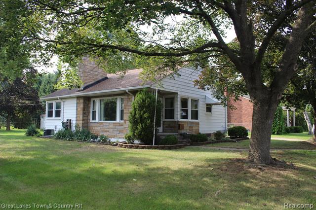 front view picture of 806 S Webik Ave, Clawson, MI. 48017