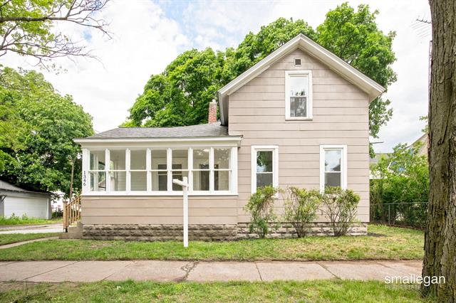 front view picture of 1346 5Th Street, Muskegon, MI. 49441