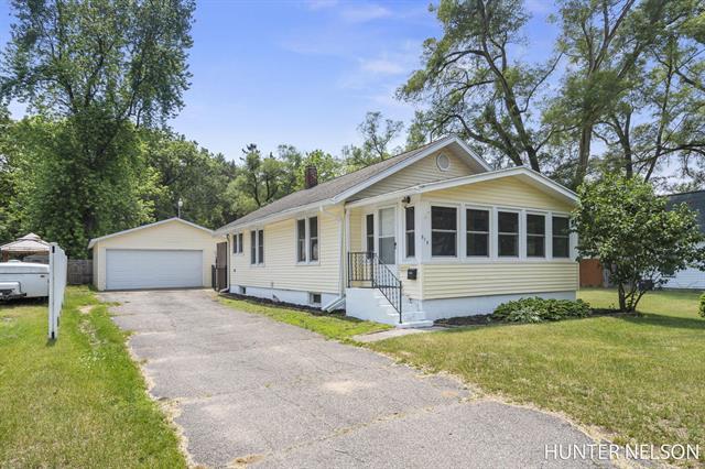 front view picture of 515 W Montcalm Street, Greenville, MI. 48838