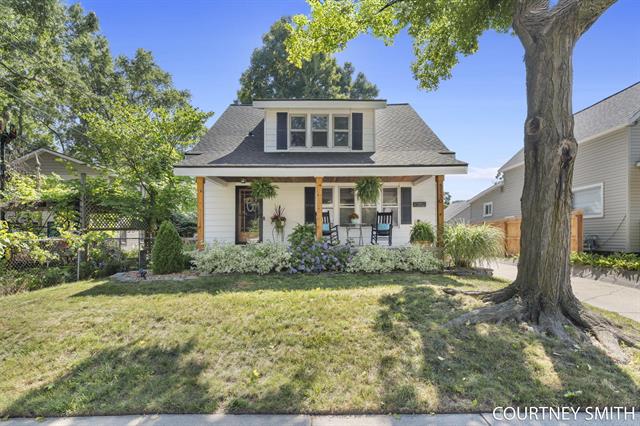 front view picture of 2130 Lafayettene  Avenue, Grand Rapids, MI. 49505