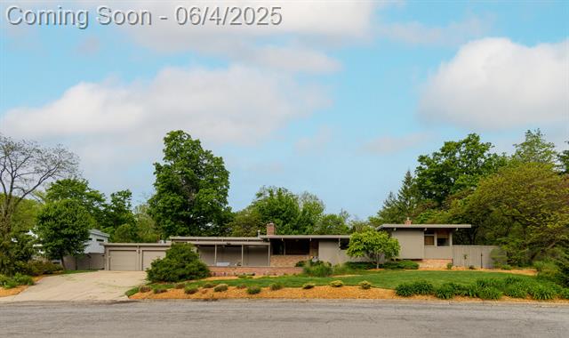 front view picture of 35 Fultonwoodse , Grand Rapids, MI. 49503