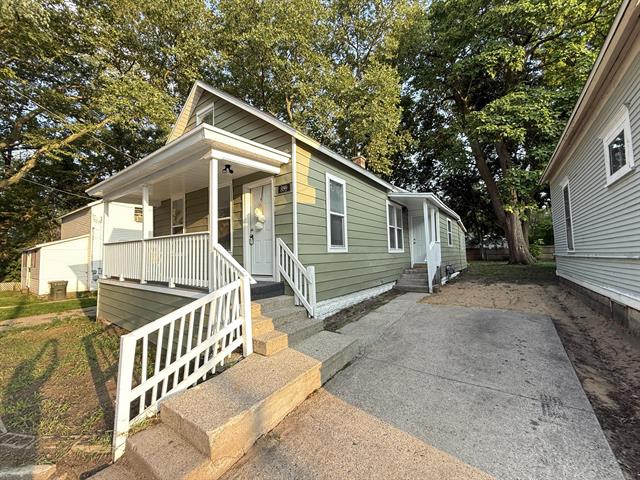 front view picture of 899 W Southern Avenue, Muskegon, MI. 49441
