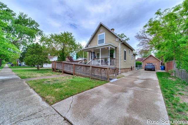 front view picture of 1227 Columbus Avenue, Grand Haven, MI. 49417