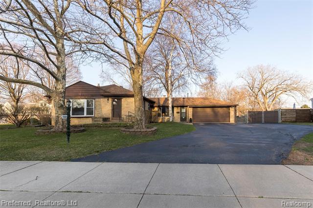 front view picture of 733 S Webik Ave, Clawson, MI. 48017