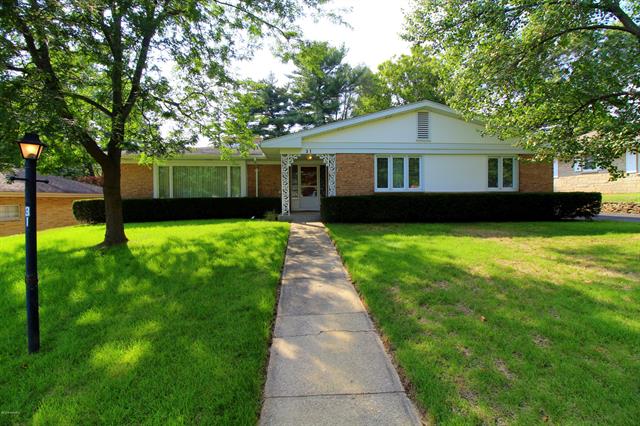 front view picture of 31 E Clinton Drive, Battle Creek, MI. 49017