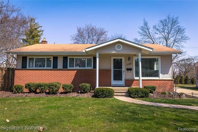 front view picture of 1748 Cresthill Ave, Royal Oak, MI. 48073