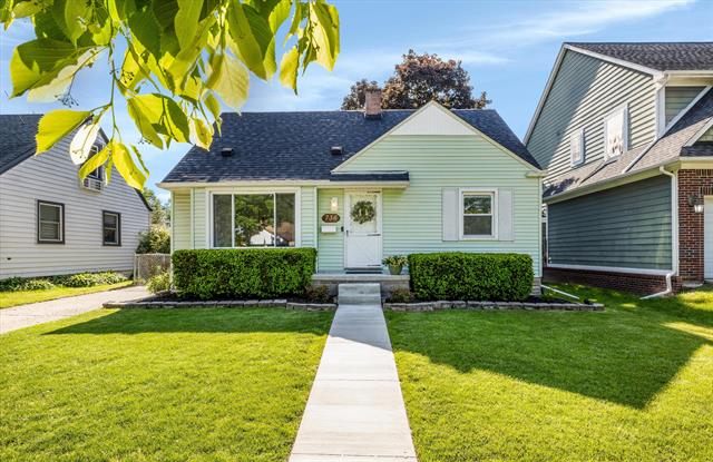 front view picture of 736 Redruth Ave, Clawson, MI. 48017