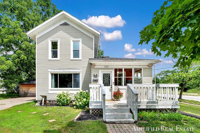 front view picture of 225 S Jeffersonse  Street, Lowell, MI. 49331