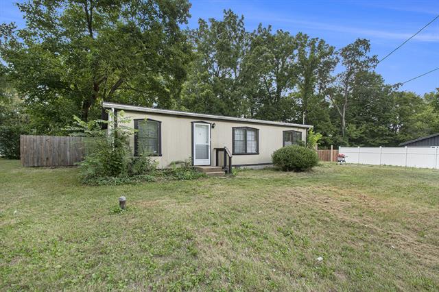 front view picture of 61140 Barron Lake Road, Niles, MI. 49120