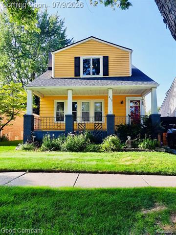 front view picture of 412 Chippewa St, Clawson, MI. 48017