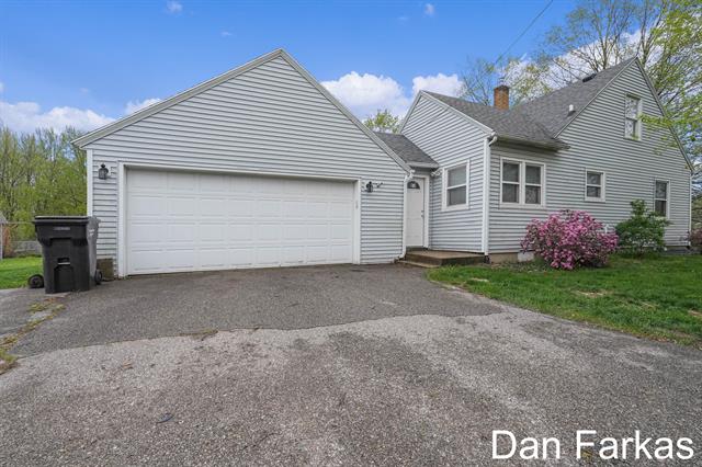 front view picture of 7614 Easternse  Avenue, Byron Center, MI. 49315