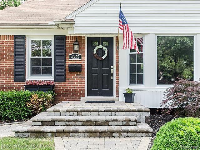 front view picture of 4355 Elmwood Ave, Royal Oak, MI. 48073