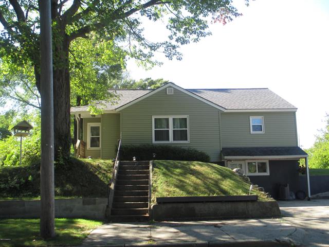 front view picture of 709 St. Paul, Ludington, MI. 49431